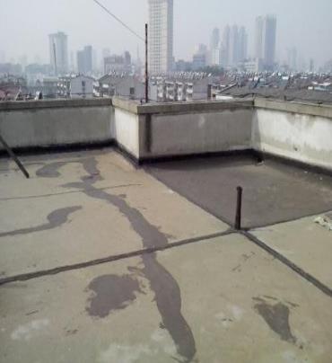 湾里漏水维修 楼顶漏水是什么原因，楼顶漏水维修方法是什么?